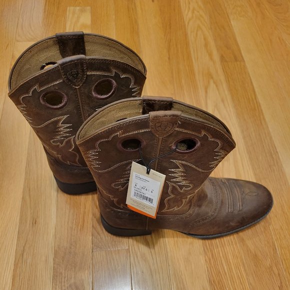 NWT Ariat cowboy boots